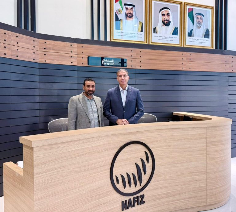 د. عطية وإعلان بالإمارات لمركز "نافذ" لخدمات رجال الأعمال 